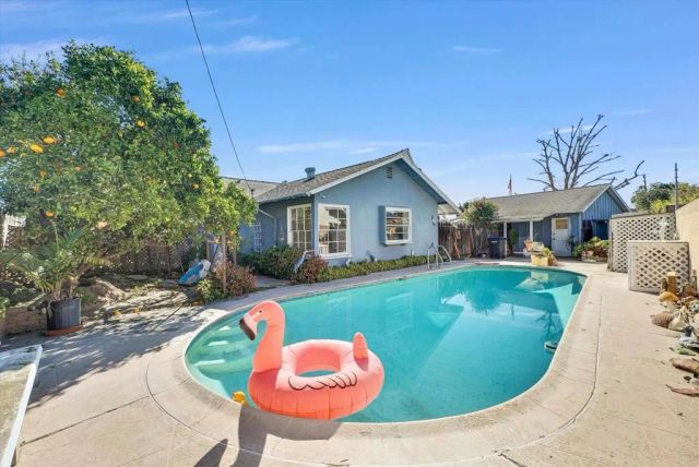 3221 Kempton Drive, Los Alamitos, CA 90720