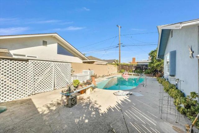 3221 Kempton Drive, Los Alamitos, CA 90720