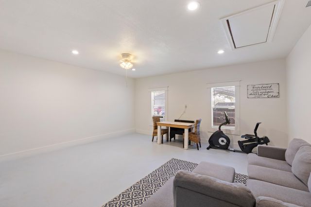 1829 N Main Street, Weatherford, TX 76085