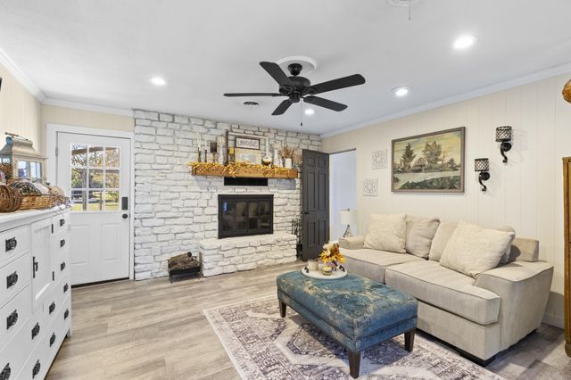 1829 N Main Street, Weatherford, TX 76085