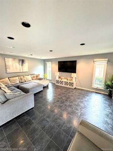 704 Wilkshire Court, Grand Blanc, MI 48439
