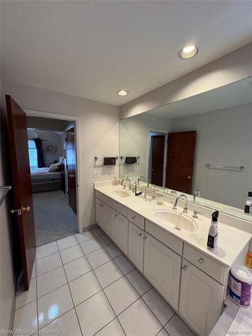 704 Wilkshire Court, Grand Blanc, MI 48439