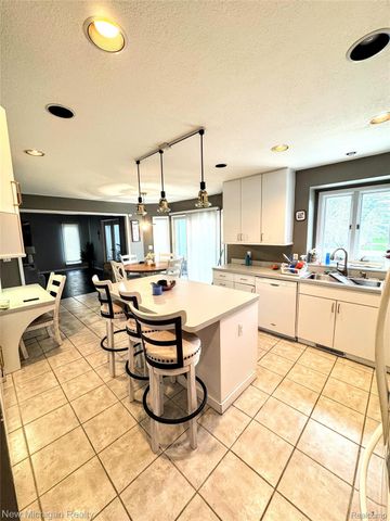 704 Wilkshire Court, Grand Blanc, MI 48439