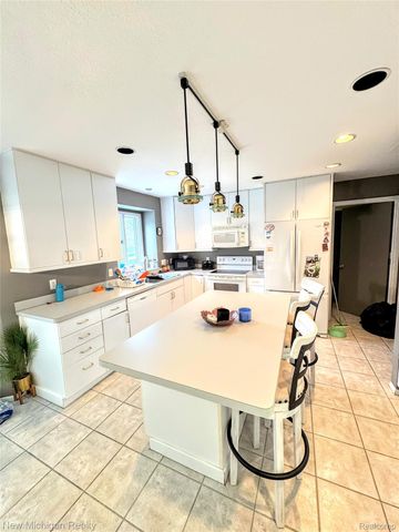 704 Wilkshire Court, Grand Blanc, MI 48439
