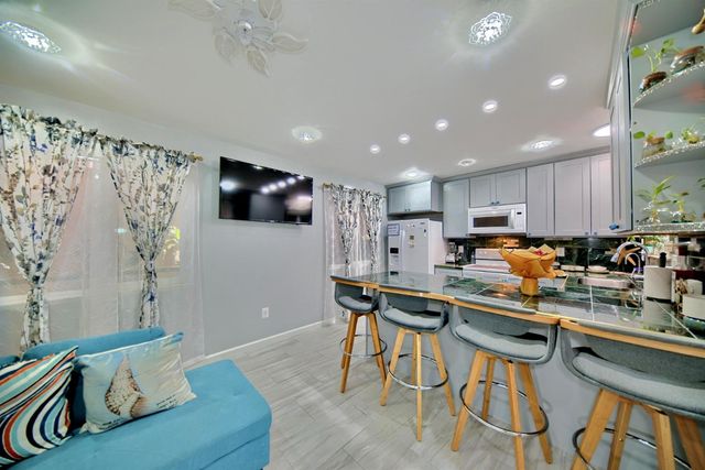 2013 Robertson Rd, Modesto, CA 95351