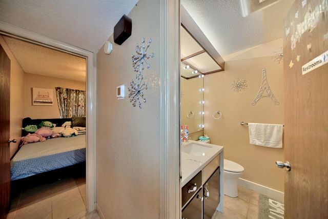2013 Robertson Rd, Modesto, CA 95351