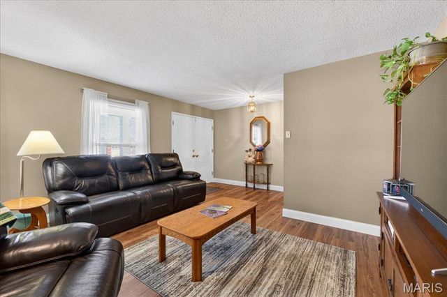 26 Grant Drive, St Peters, MO 63376