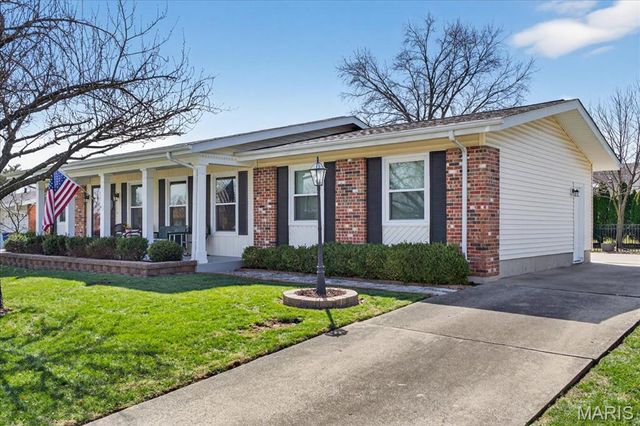 26 Grant Drive, St Peters, MO 63376