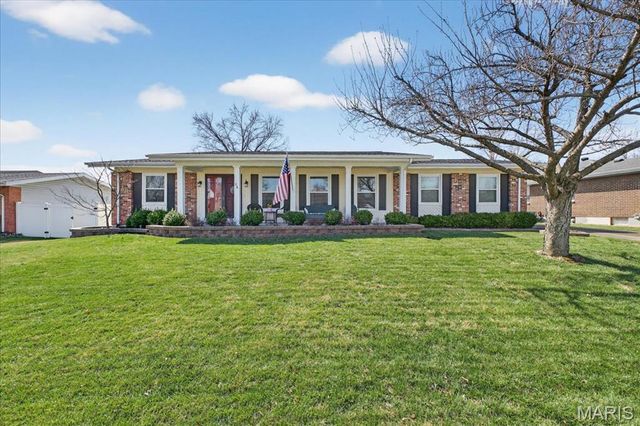 26 Grant Drive, St Peters, MO 63376