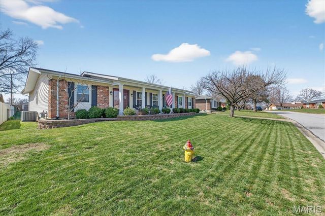 26 Grant Drive, St Peters, MO 63376