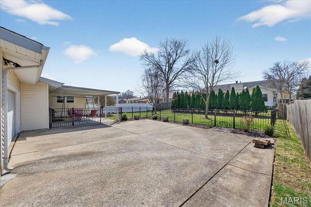 26 Grant Drive, St Peters, MO 63376