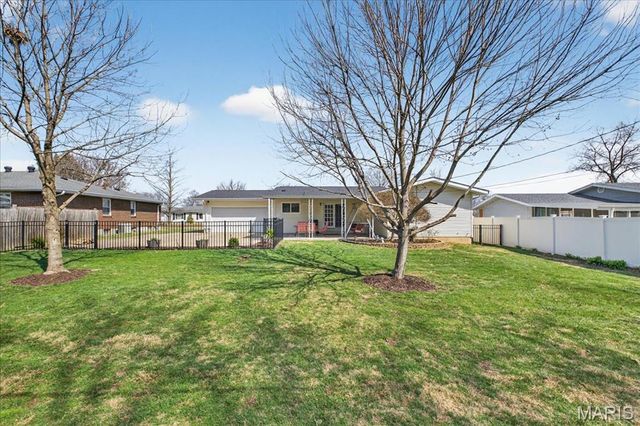 26 Grant Drive, St Peters, MO 63376