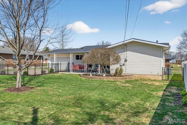 26 Grant Drive, St Peters, MO 63376