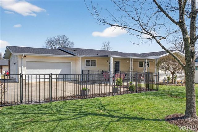 26 Grant Drive, St Peters, MO 63376