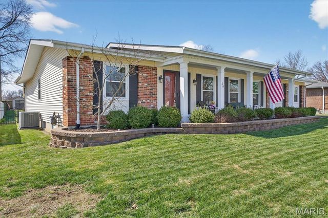 26 Grant Drive, St Peters, MO 63376