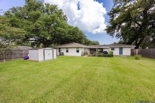 810 Whitehead Blvd, Port Allen, LA 70767