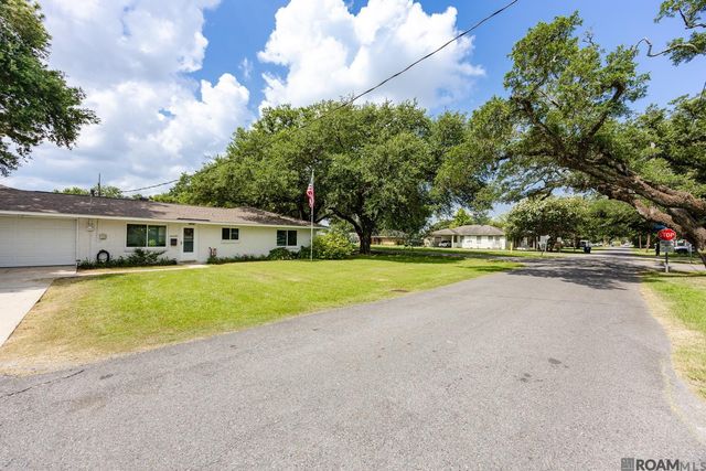 810 Whitehead Blvd, Port Allen, LA 70767