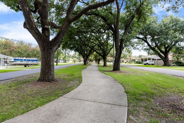 810 Whitehead Blvd, Port Allen, LA 70767