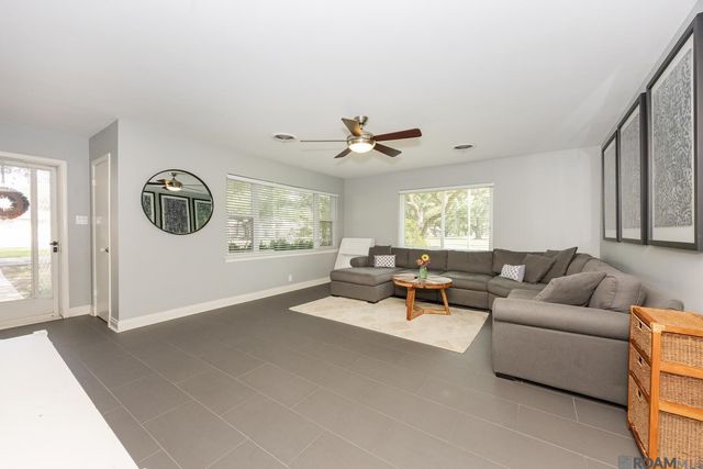 810 Whitehead Blvd, Port Allen, LA 70767