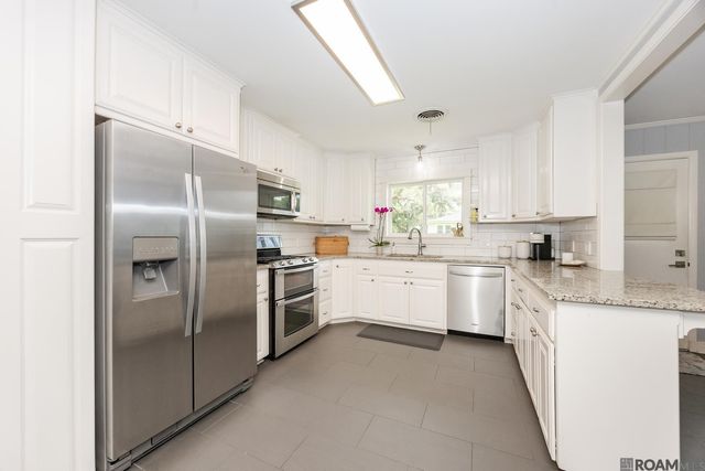 810 Whitehead Blvd, Port Allen, LA 70767