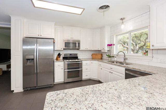 810 Whitehead Blvd, Port Allen, LA 70767