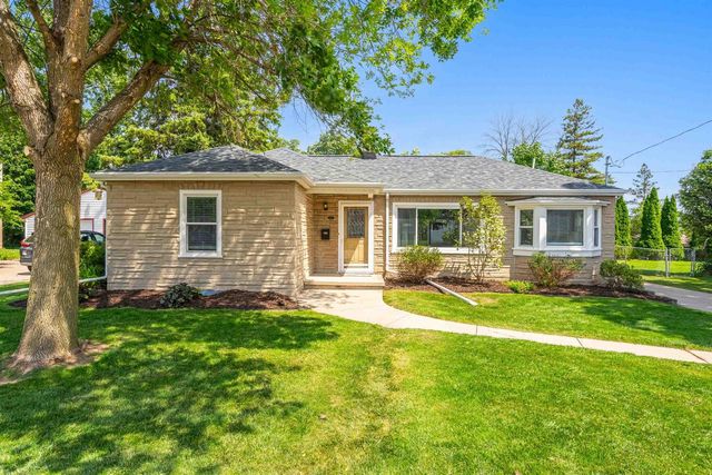 300 E 15TH STREET, Kaukauna, WI 54130