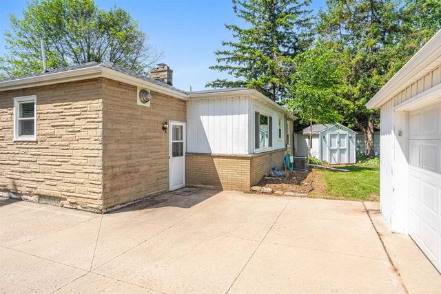 300 E 15TH STREET, Kaukauna, WI 54130