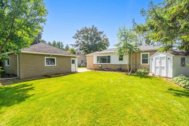 300 E 15TH STREET, Kaukauna, WI 54130