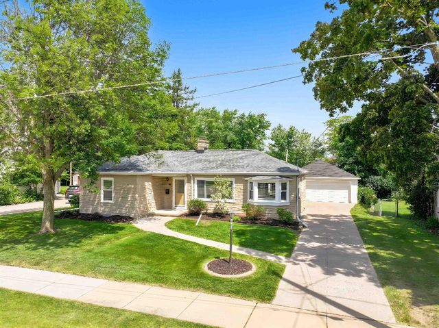 300 E 15TH STREET, Kaukauna, WI 54130