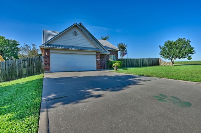 1200 Cheyenne Drive, Brenham, TX 77833