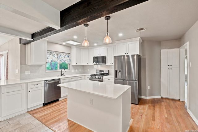 435 McNeel Rd, San Antonio, TX 78228