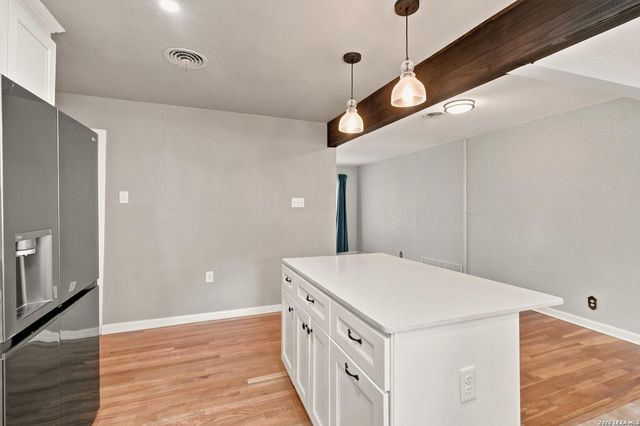 435 McNeel Rd, San Antonio, TX 78228