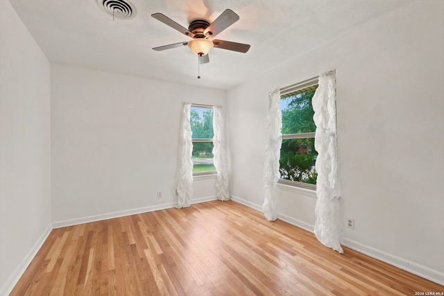 435 McNeel Rd, San Antonio, TX 78228