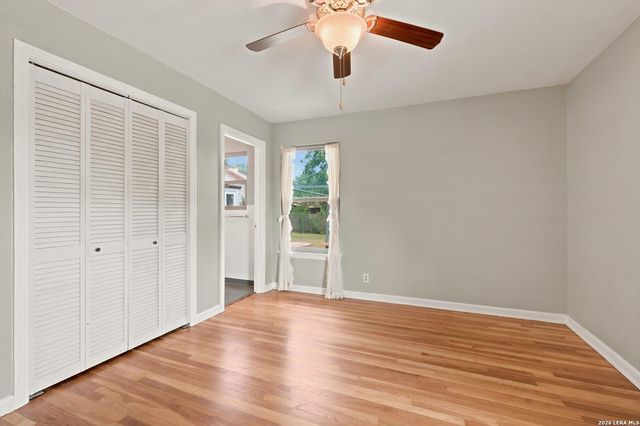 435 McNeel Rd, San Antonio, TX 78228