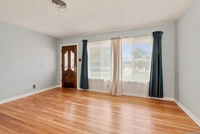 435 McNeel Rd, San Antonio, TX 78228