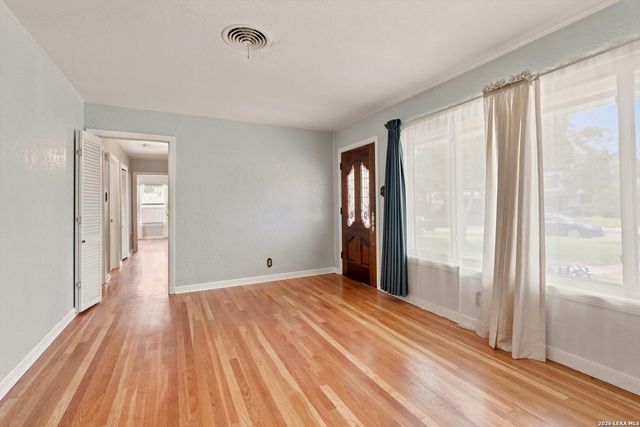 435 McNeel Rd, San Antonio, TX 78228