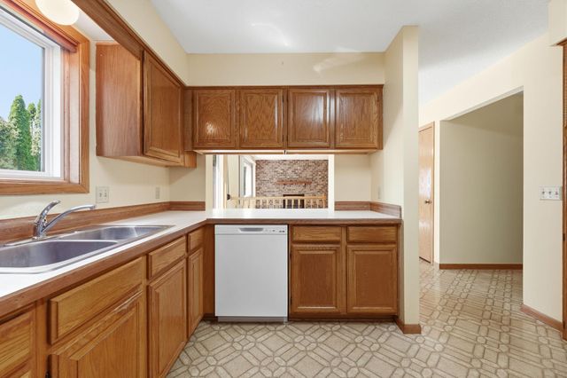9391 Knighton Road, Woodbury, MN 55125