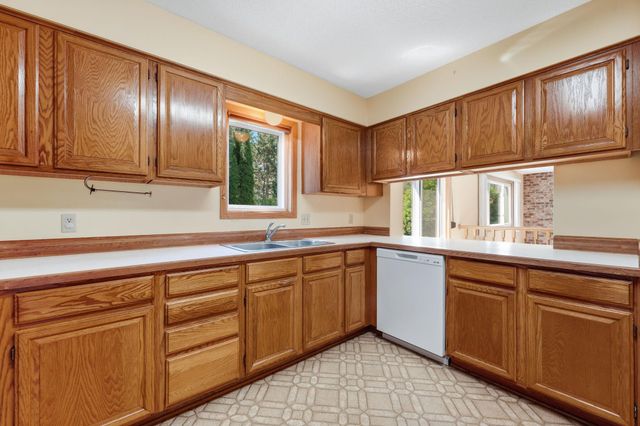 9391 Knighton Road, Woodbury, MN 55125