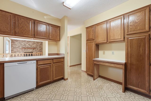 9391 Knighton Road, Woodbury, MN 55125