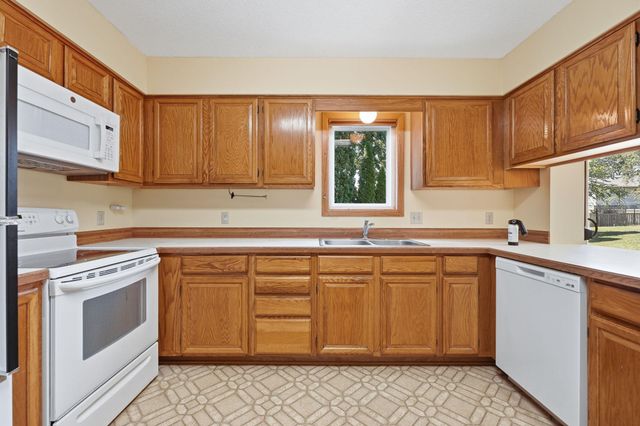 9391 Knighton Road, Woodbury, MN 55125