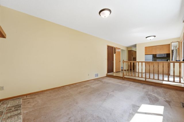 9391 Knighton Road, Woodbury, MN 55125