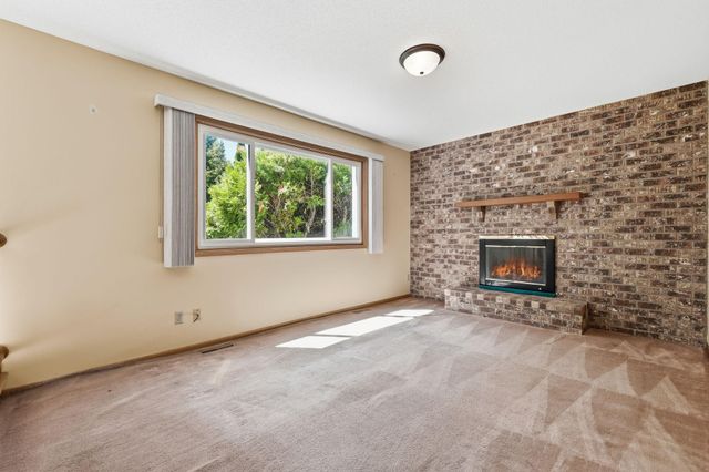 9391 Knighton Road, Woodbury, MN 55125