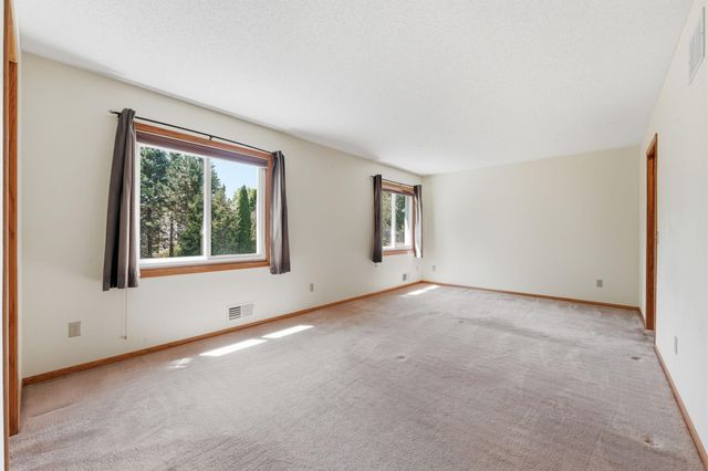 9391 Knighton Road, Woodbury, MN 55125