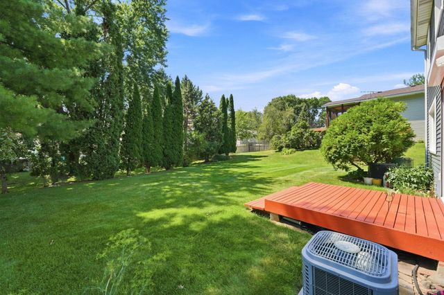 9391 Knighton Road, Woodbury, MN 55125