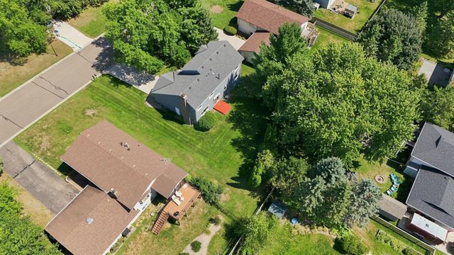 9391 Knighton Road, Woodbury, MN 55125