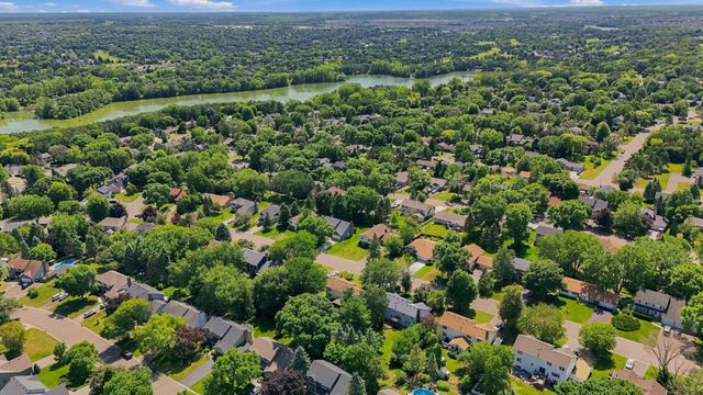 9391 Knighton Road, Woodbury, MN 55125