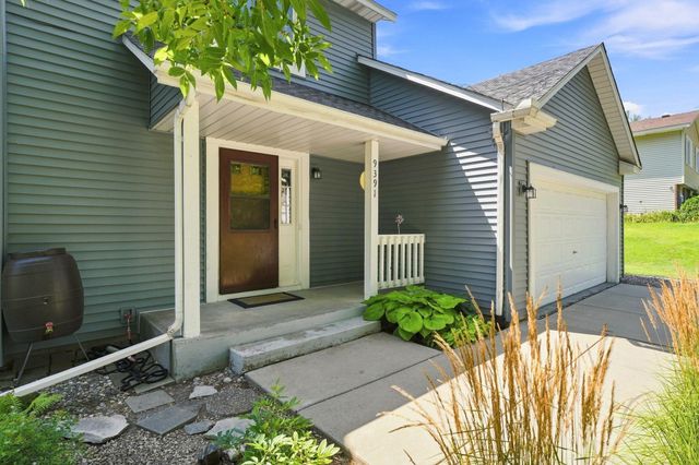 9391 Knighton Road, Woodbury, MN 55125