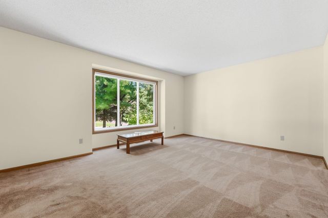 9391 Knighton Road, Woodbury, MN 55125