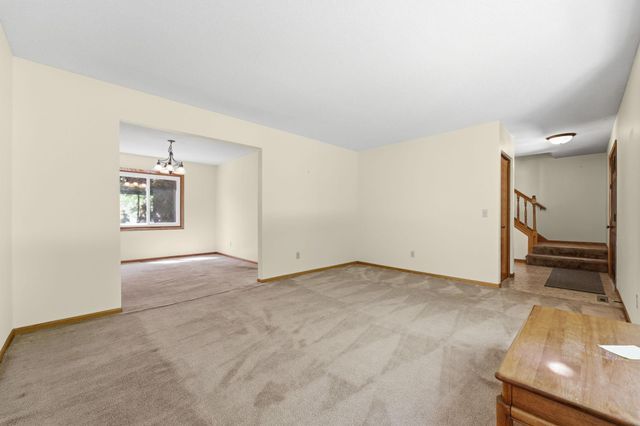 9391 Knighton Road, Woodbury, MN 55125