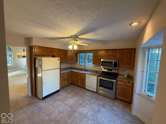 2065 Oldfields Circle South Drive, Indianapolis, IN 46228